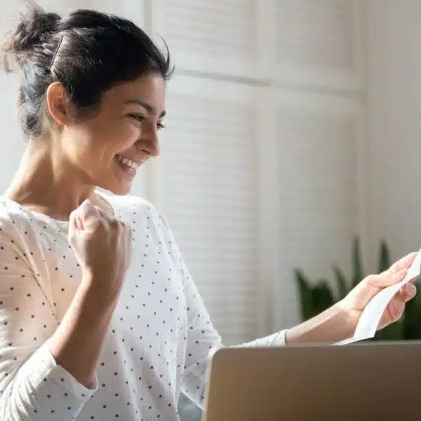 découvrez les aides disponibles pour l'installation de panneaux solaires en 2025 : subventions, crédits d'impôt et primes écologiques pour vous accompagner vers une transition énergétique réussie.