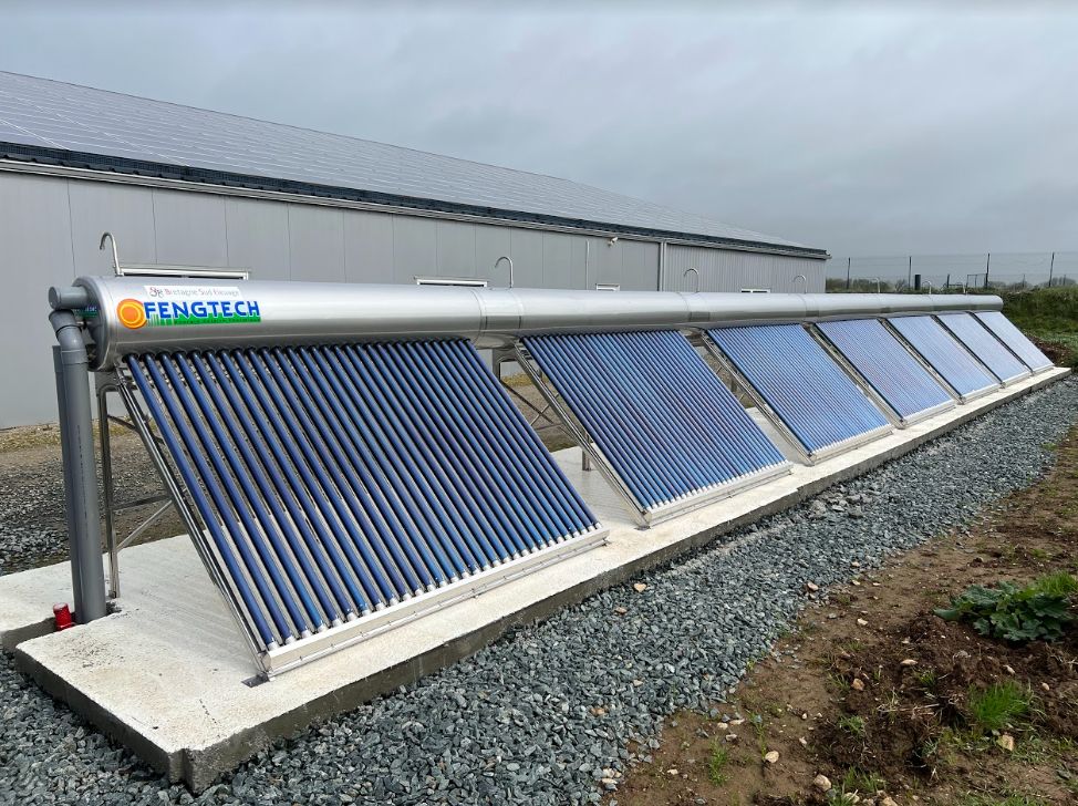 découvrez les différences entre les panneaux thermiques et photovoltaïques. apprenez comment chacun d'eux fonctionne, leurs avantages et inconvénients, pour choisir la meilleure solution énergétique pour votre maison.