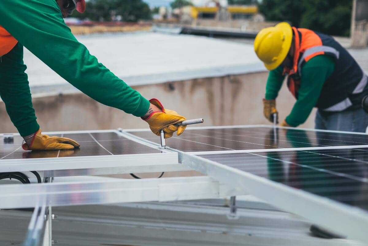 Le solaire pour les copropriétés : est-ce possible ? découvrez les solutions solaires pour les copropriétés et améliorez votre performance énergétique tout en réduisant vos factures. optez pour une transition écologique bénéfique pour tous les copropriétaires.