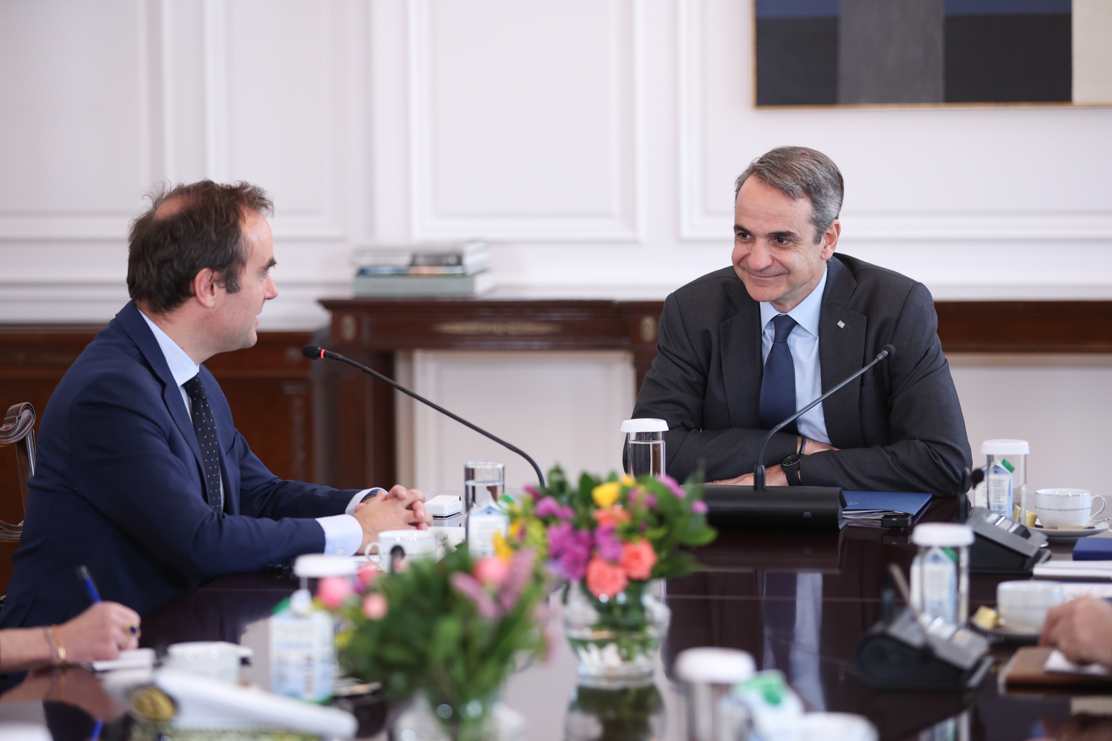 découvrez comment la france et la grèce envisagent de renforcer leur coopération avec un nouveau partenariat stratégique prometteur.