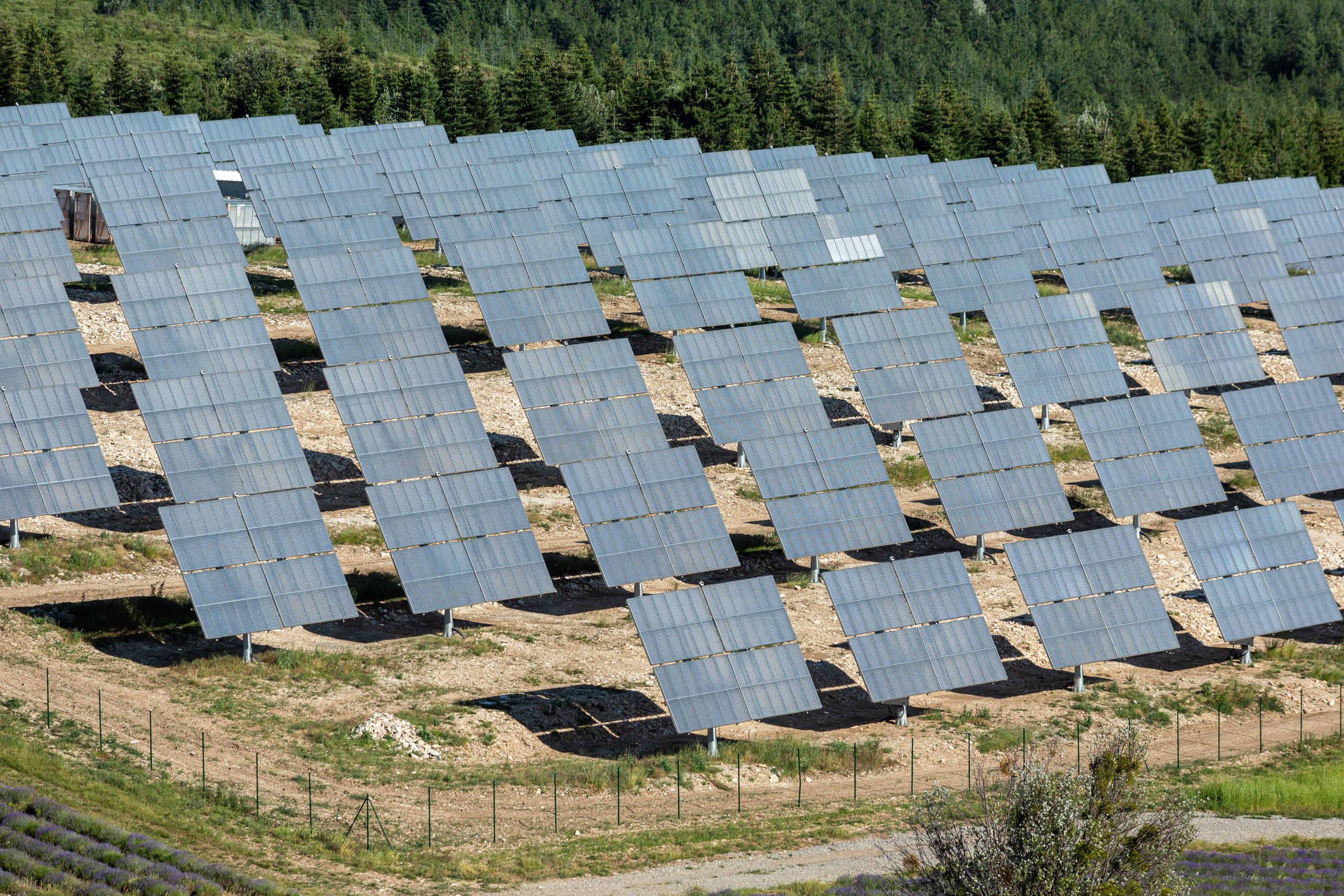 découvrez les records de récupération des panneaux solaires en 2023, les innovations et les meilleures pratiques pour un recyclage efficace et durable.