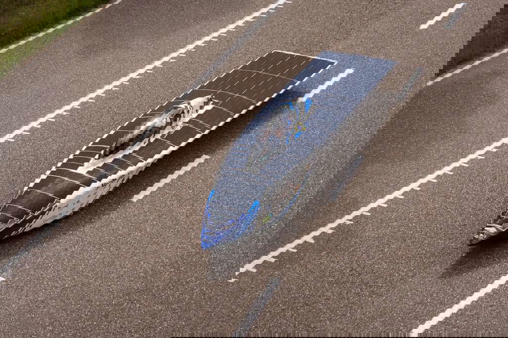 découvrez les dernières avancées en voitures électriques, les records impressionnants accomplis, et l'innovation des panneaux solaires lunaires pour un futur durable.