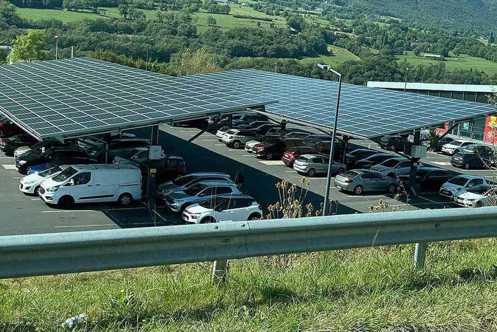 découvrez le décret sur la solarisation des parkings, une mesure visant à promouvoir l'installation de panneaux solaires sur les parkings pour favoriser les énergies renouvelables et réduire l'empreinte carbone.